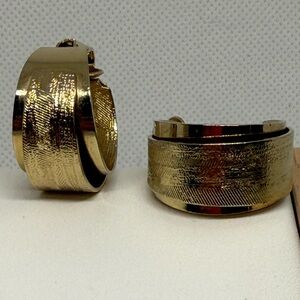 Vintage Emmons clip-on earrings textured gold tone hoops Women’s costume jewelry